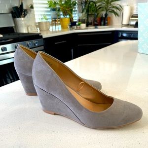 TORRID side 9w suede grey wedges